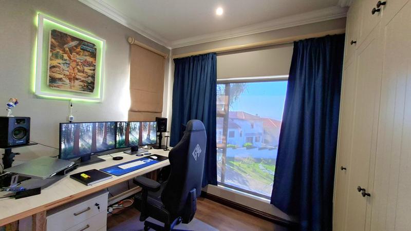 4 Bedroom Property for Sale in Avonddans Western Cape